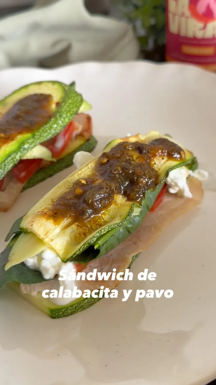 Sándwich de calabacita y pavo