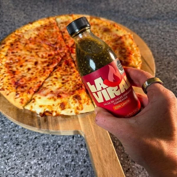 Pizza con salsa original