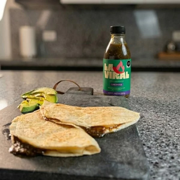 Quesadillas con salsa limonosa